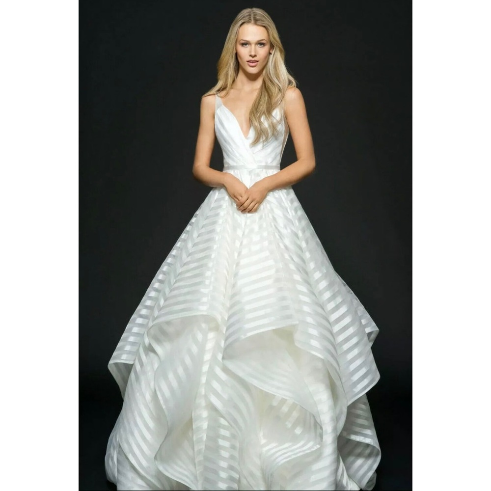 💕HAYLEY PAIGE - DECKLYN GOWN (SAMPLE)💕